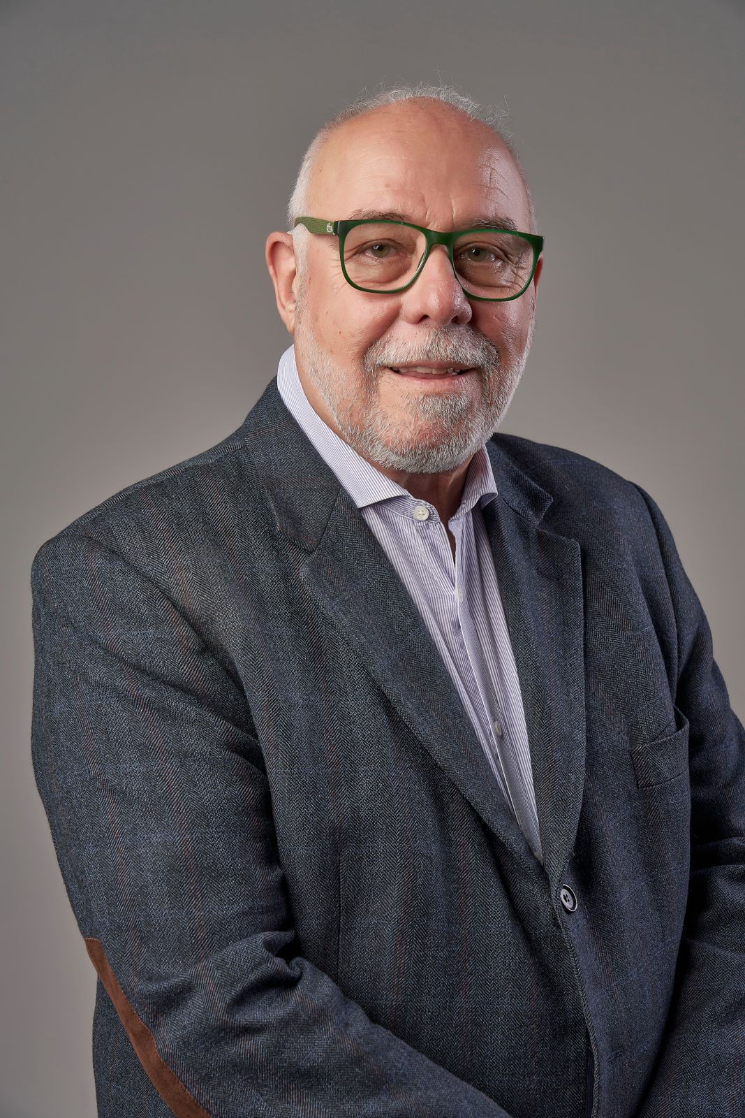 Roberto Hirsch em ambiente de trabalho